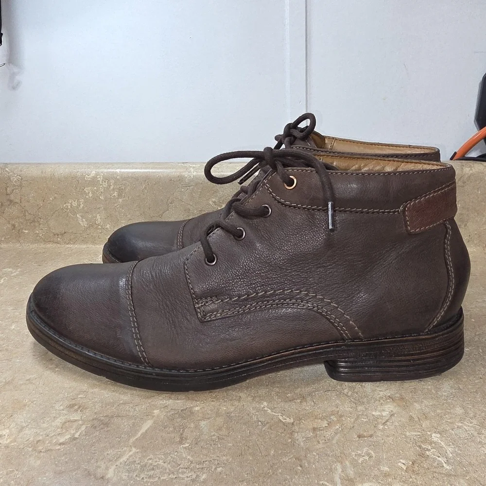Clarks Chukka Boots Mens Size 11.5 Brown Leather Lace Up OrthoLite Casual‎